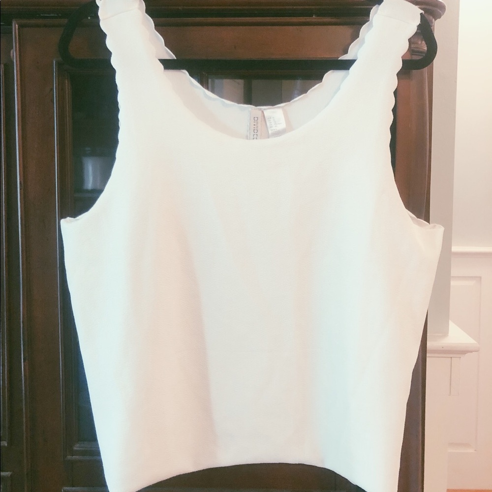 ⚡️Gorgeous White Scalloped Tank⚡️